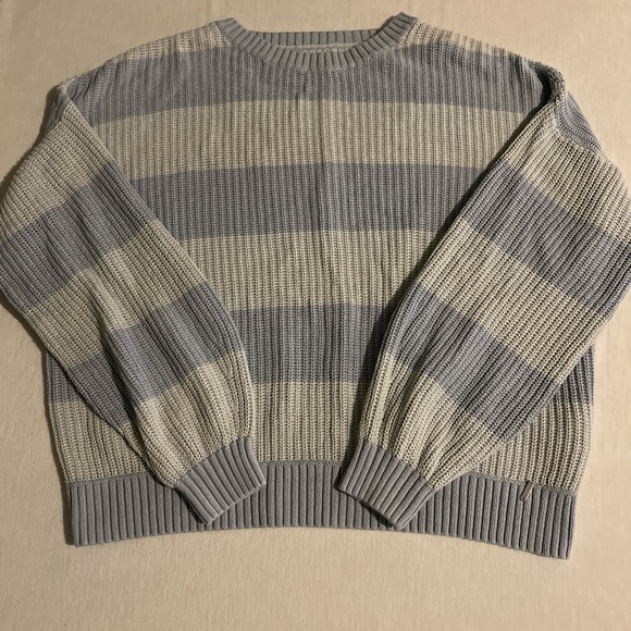 White and blue striped Hollister sweater - Picture 3 of 8